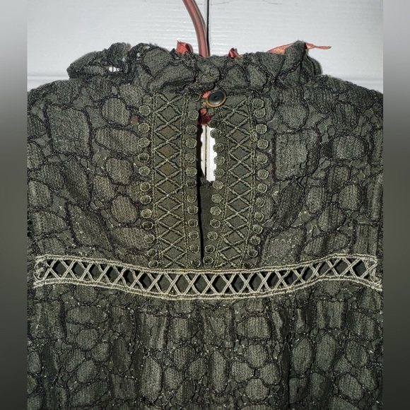 Maeve by Anthropologie Eyelet Flutter Sleeve Top. Forest Green  Size 0. EUC - Picture 2 of 12